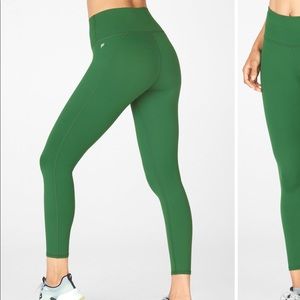 Fabletics High-Waisted PowerHold® 7/8 - S
Color: PALM GREEN